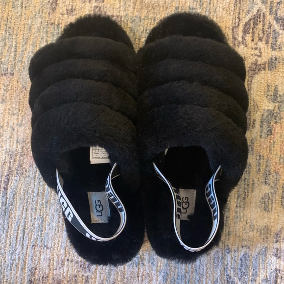 UGG slippers size 9 - Picture 2 of 3